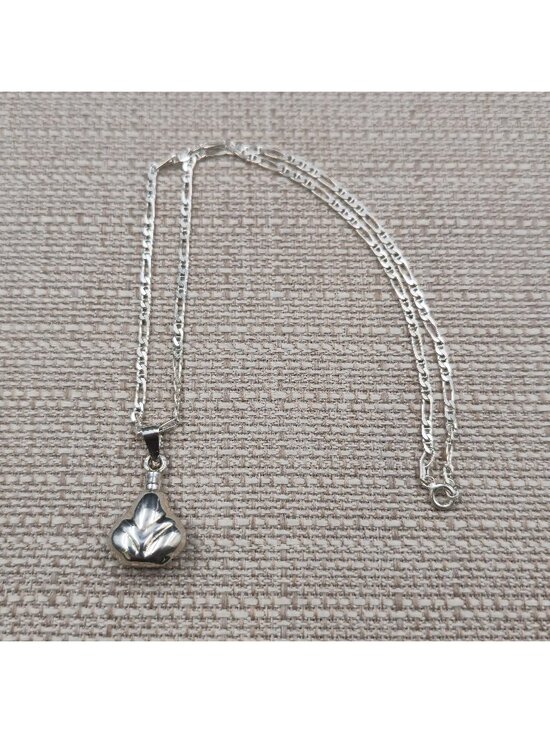 Jewelry - 15.5 Inch Sterling Silver Figaro Chain with Abstract Leaf Pendant Necklace A7411